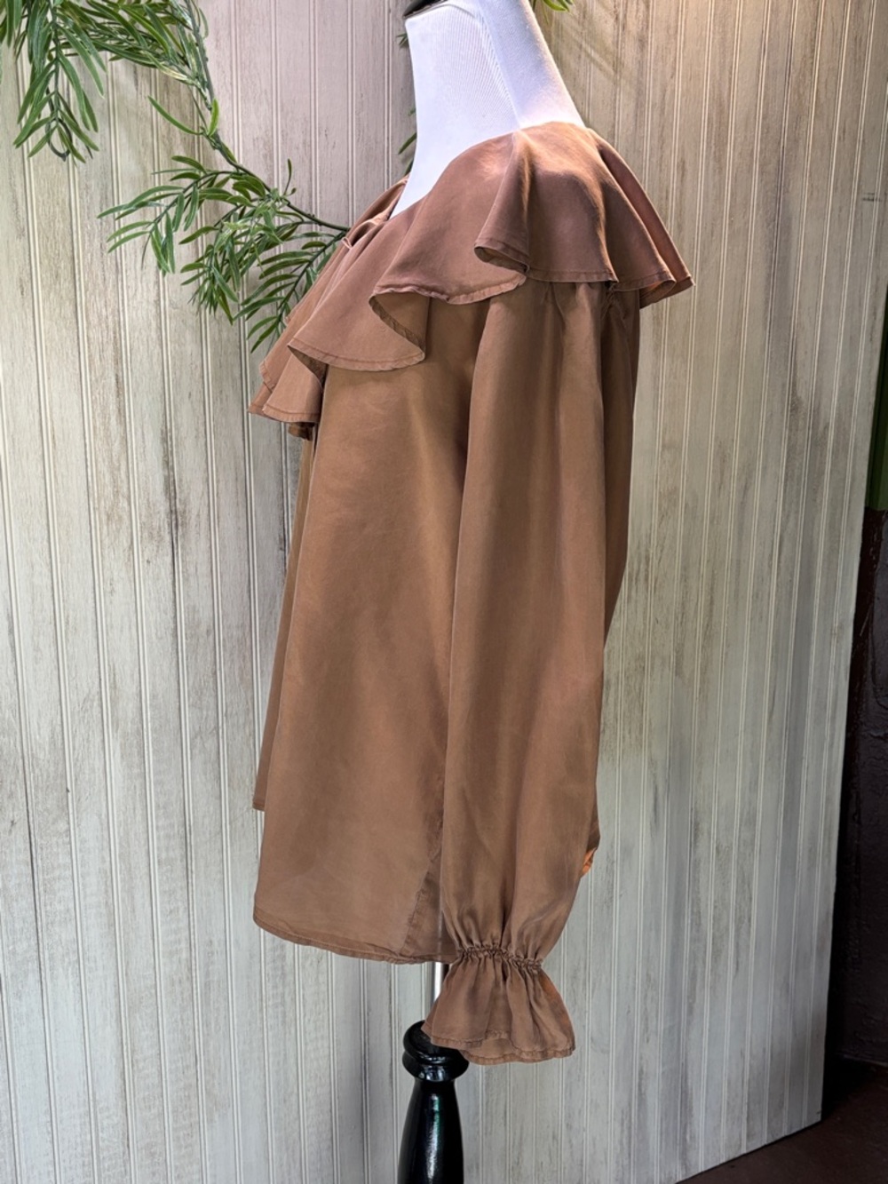 100% Silk Elegant Brown Ruffle Blouse, Best American Clothing Co., EUC, Medium - Picture 5 of 15